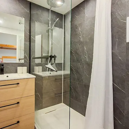 Appartamento Rénové Proche Des Pistes Avec Balcon Et Casier à - Fr-1-425-172 *